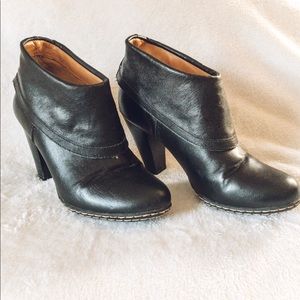 Black heel booties *FALL IS COMING*